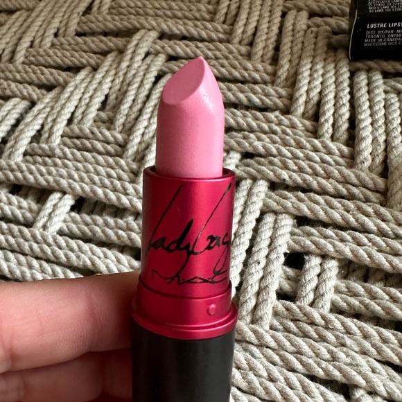 MAC lady Gaga lustre lipstick rouge viva glam Gaga - Picture 4 of 11